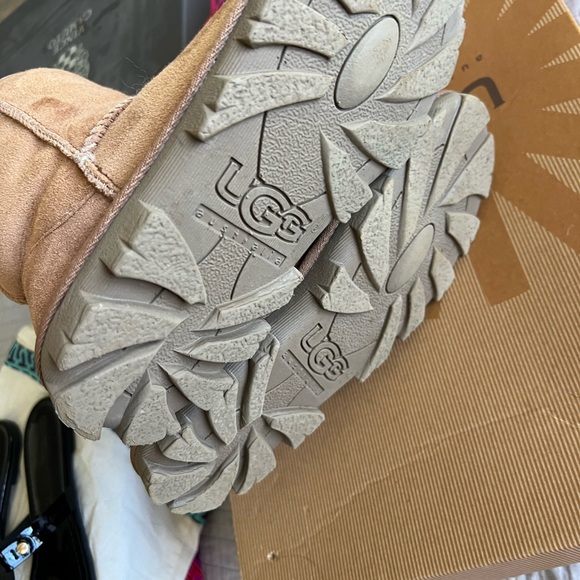 Ugg boots - Picture 2 of 4